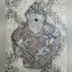 Women's Small Justify Green Camo Top with Hood